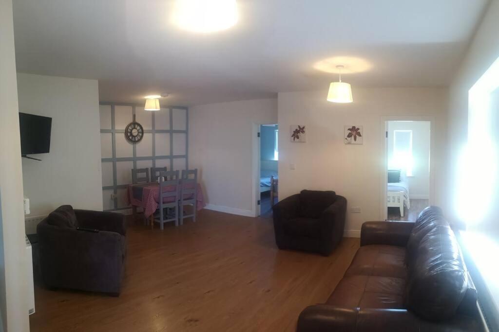 Spacious And Warm 2 Bedroom Apartment Sleeps Up To 5 Athy Eksteriør billede