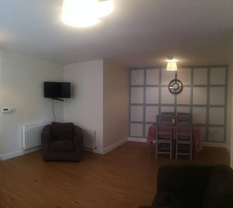 Spacious And Warm 2 Bedroom Apartment Sleeps Up To 5 Athy Eksteriør billede
